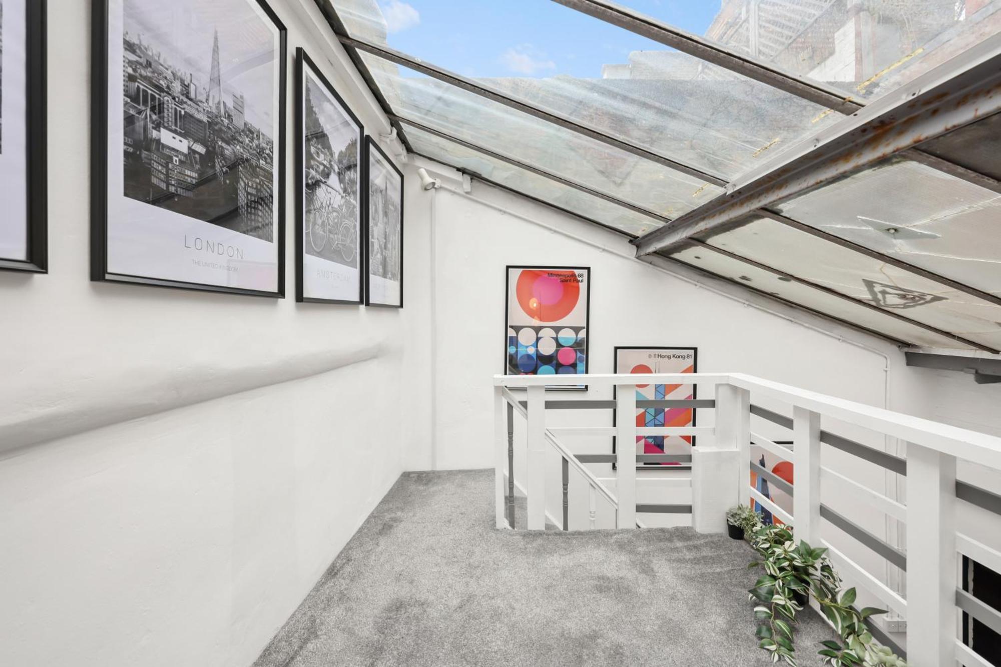 Centrally Located Spacious Three Bedroom Short Term & Flexible Renting Hackney With Free Wifi Apartament Londra