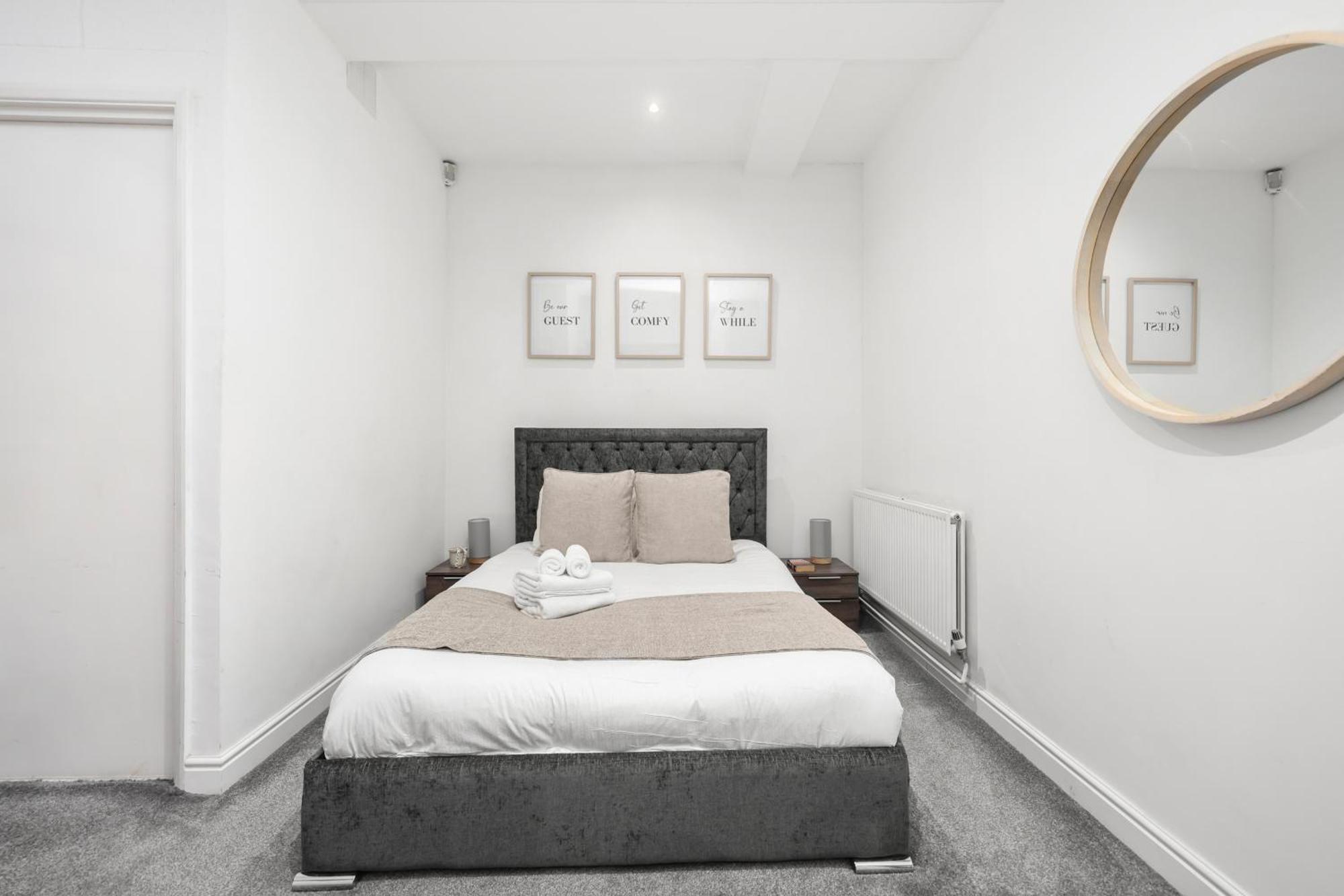 Appartamento Centrally Located Spacious Three Bedroom Short Term & Flexible Renting Hackney With Free Wifi