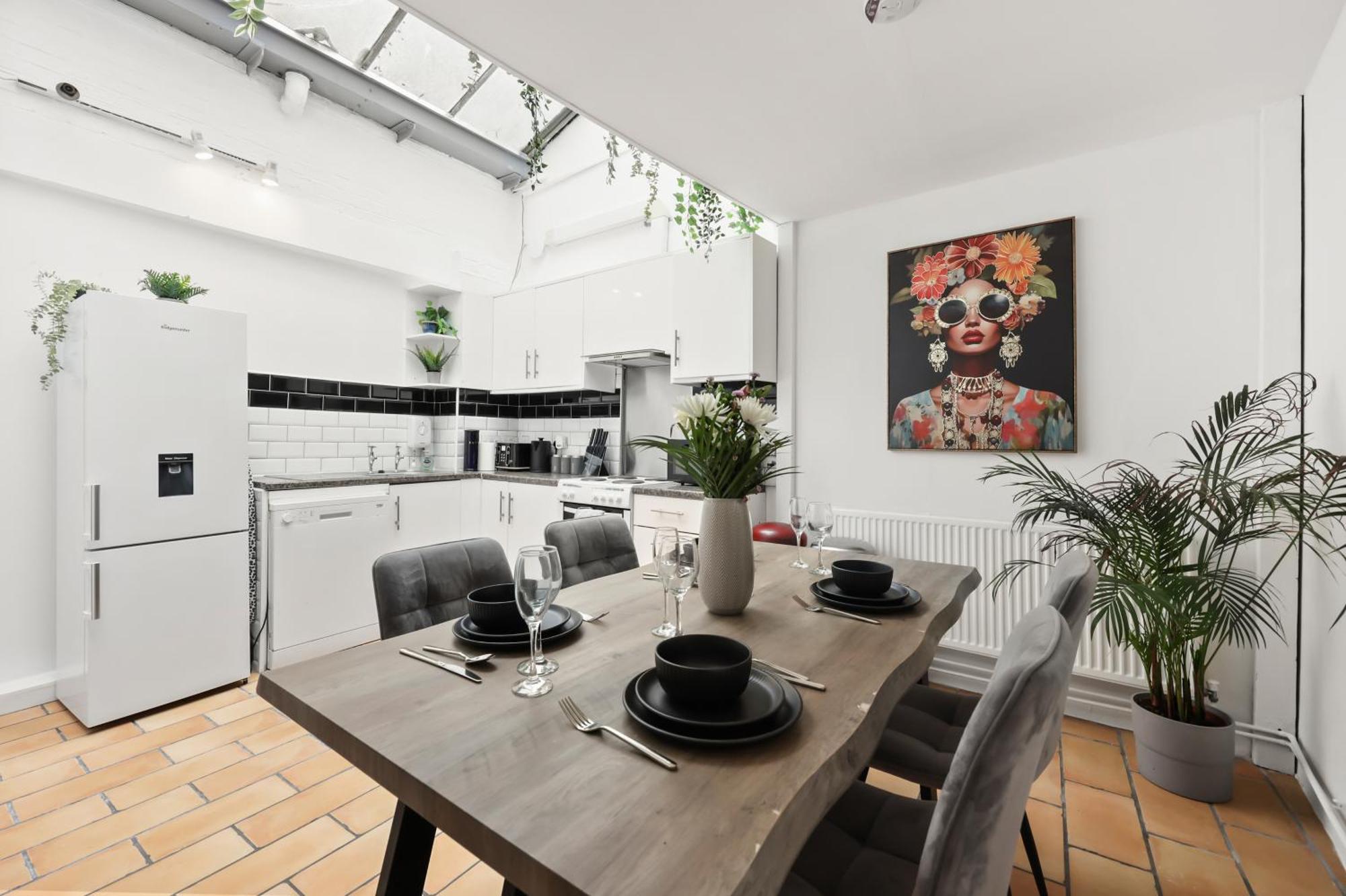 Appartamento Centrally Located Spacious Three Bedroom Short Term & Flexible Renting Hackney With Free Wifi *