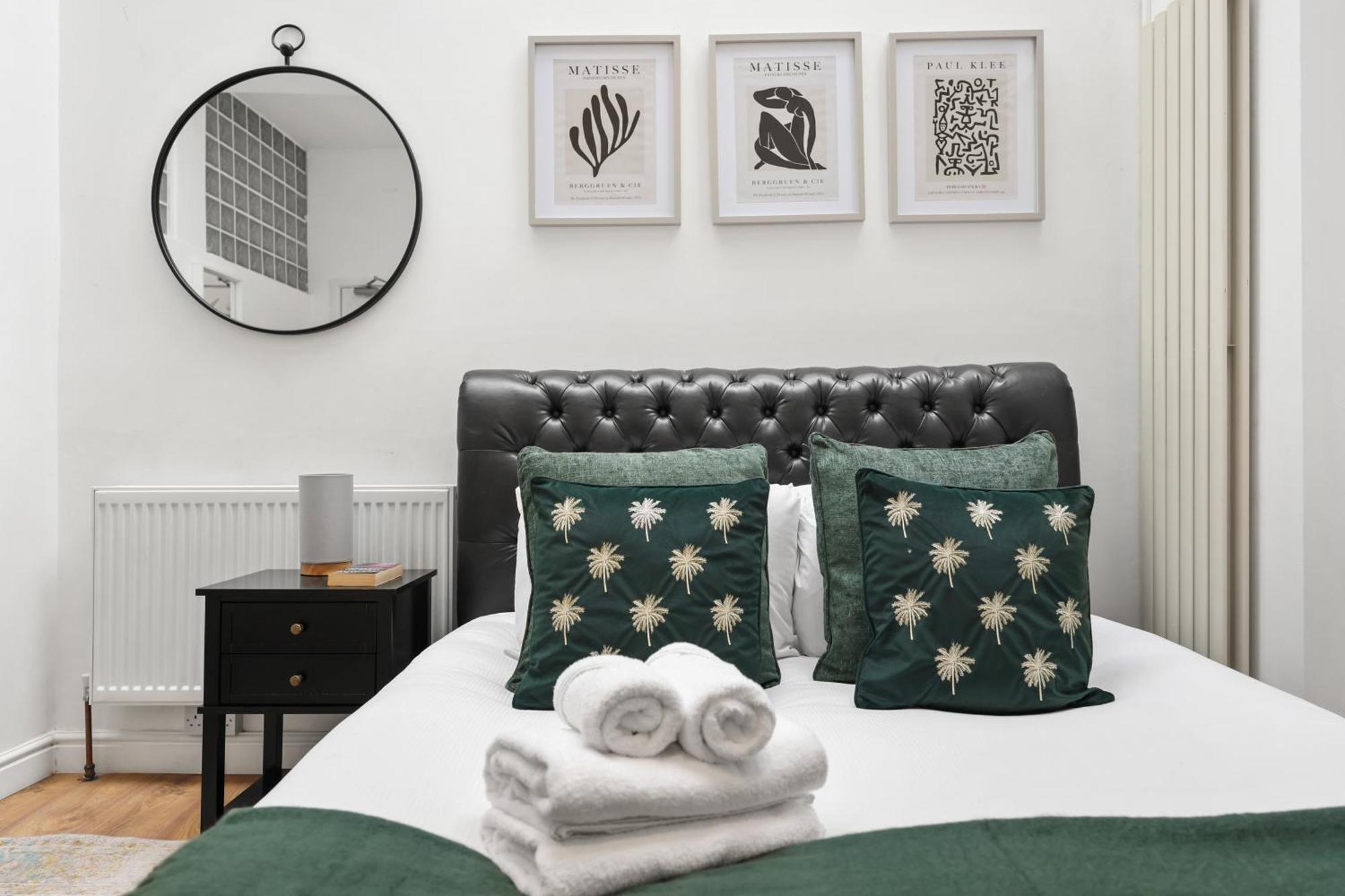 Appartamento Centrally Located Spacious Three Bedroom Short Term & Flexible Renting Hackney With Free Wifi
