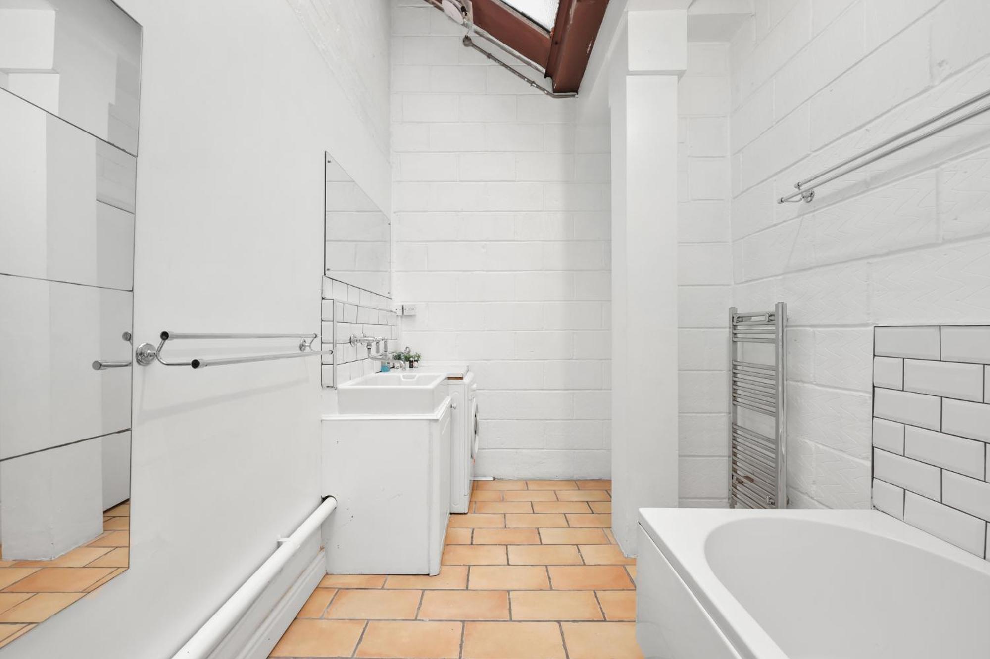 Appartamento Centrally Located Spacious Three Bedroom Short Term & Flexible Renting Hackney With Free Wifi