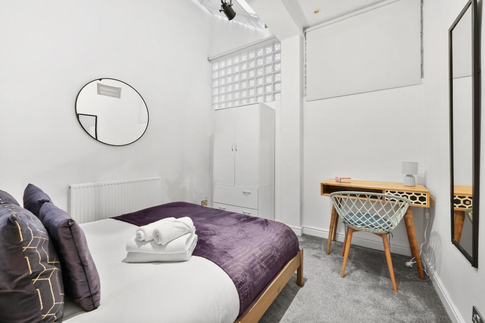 Centrally Located Spacious Three Bedroom Short Term & Flexible Renting Hackney With Free Wifi Appartamento Londra