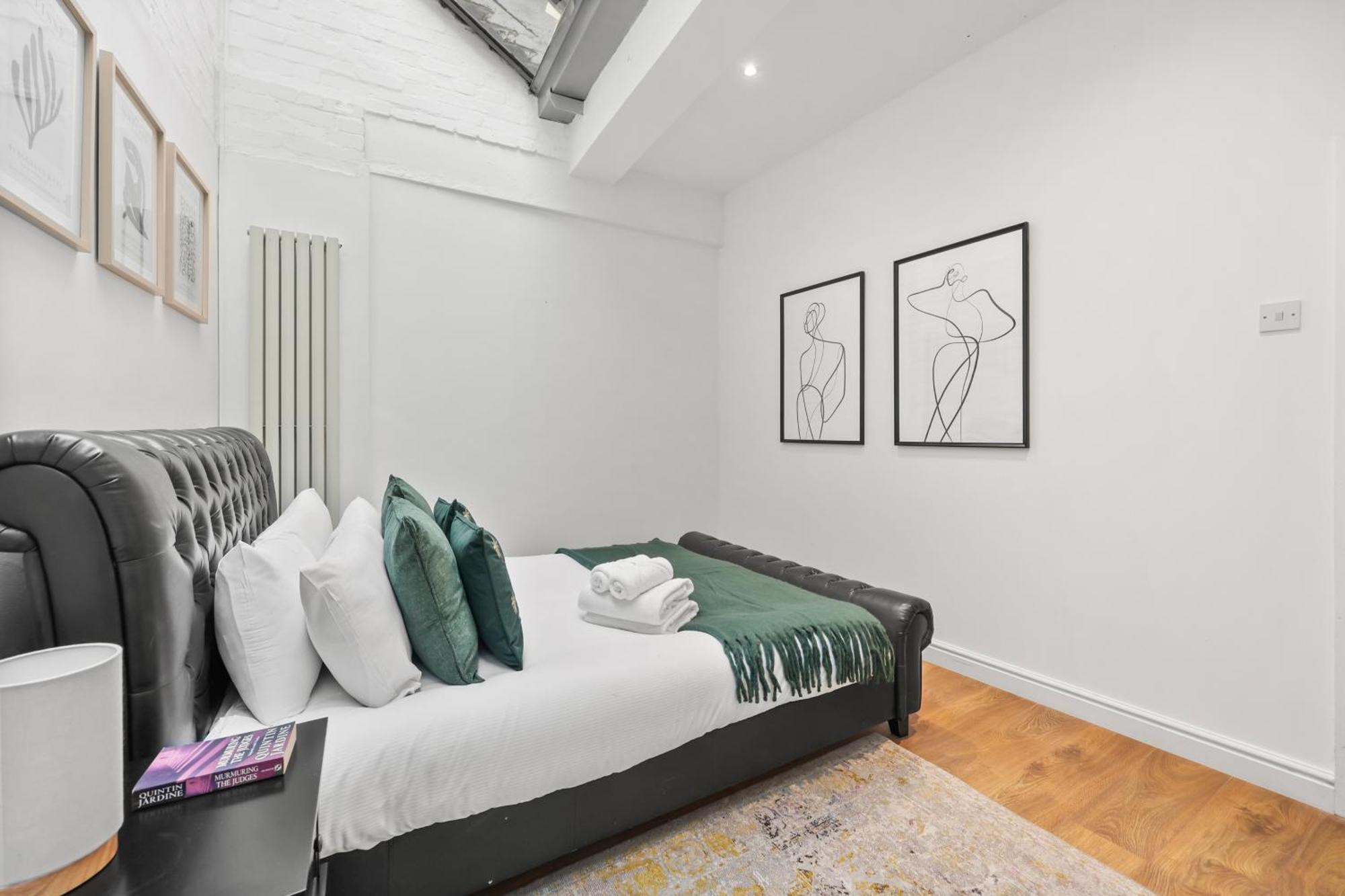 Appartamento Centrally Located Spacious Three Bedroom Short Term & Flexible Renting Hackney With Free Wifi Londra