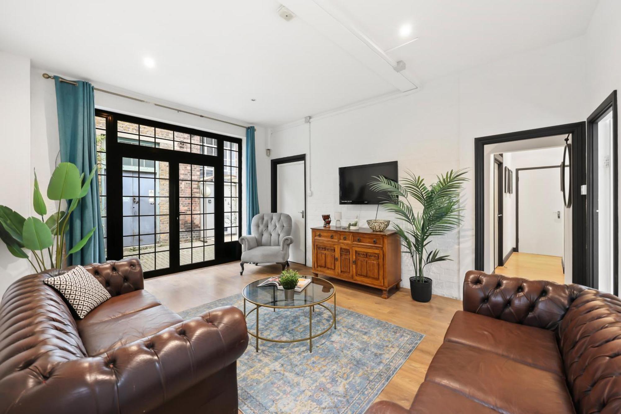 Centrally Located Spacious Three Bedroom Short Term & Flexible Renting Hackney With Free Wifi Appartamento Londra