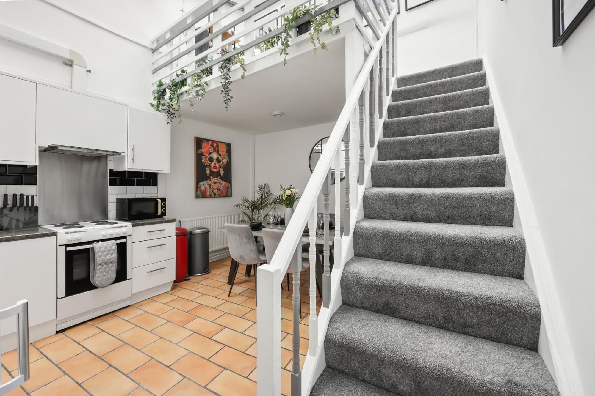 Appartamento Centrally Located Spacious Three Bedroom Short Term & Flexible Renting Hackney With Free Wifi *